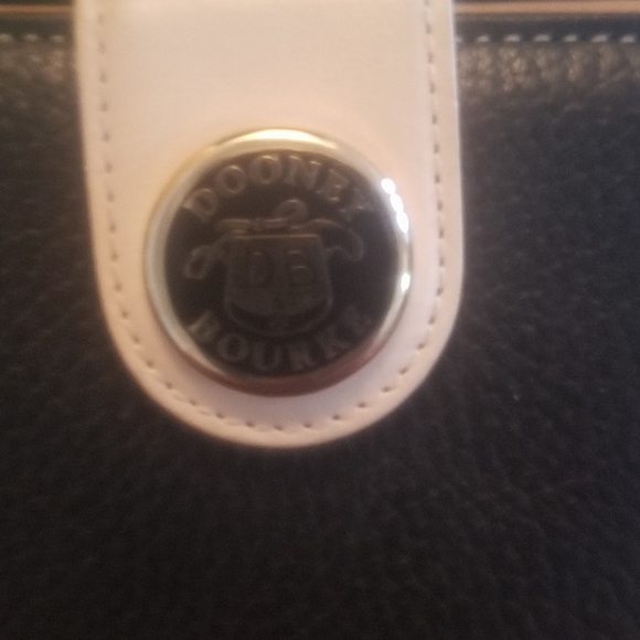 Dooney and Bourke wallet - Picture 2 of 6